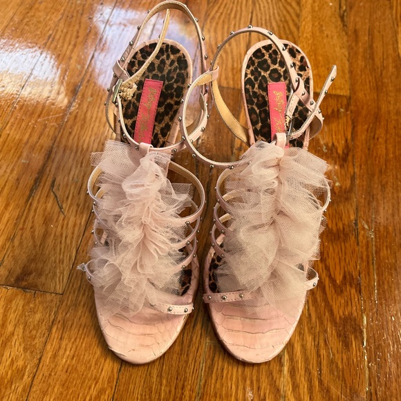Betsey Johnson Abigail Heel Pink Ruffled Strappy Stilettos Size 8 - Picture 2 of 3